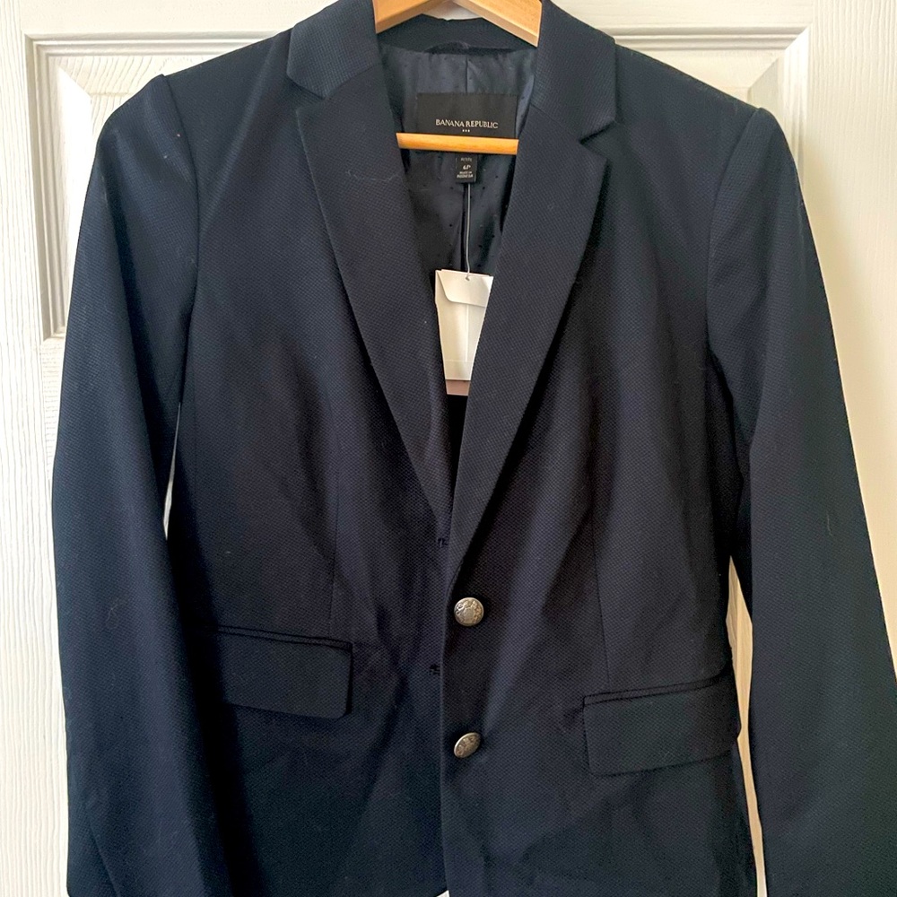 Banana Republic Navy Blazer in 6P